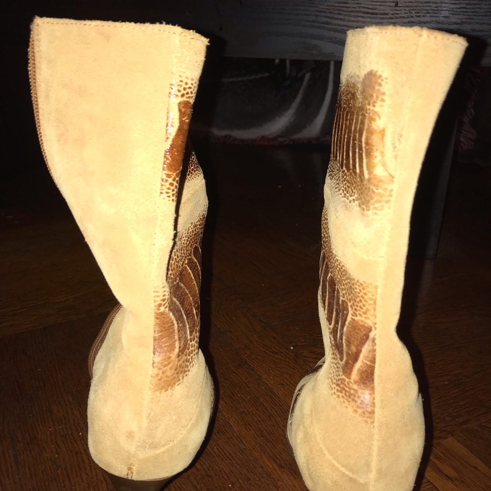 Boots - Picture 3 of 4